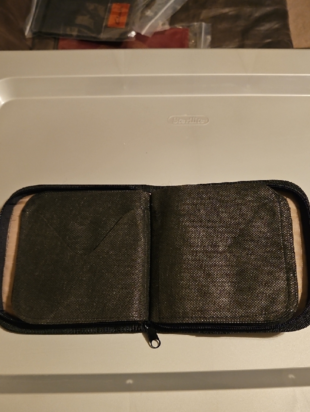 Clarks CD case - Picture 4 of 4